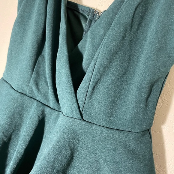 Trixxi Elegant Green Tiered Dress - Size S - Picture 4 of 4